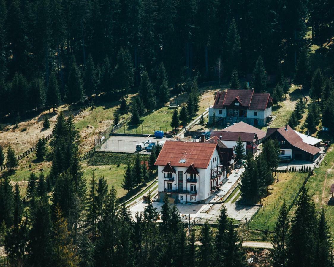 Hotel Floare De Colt Manastirea Humorului Luaran gambar