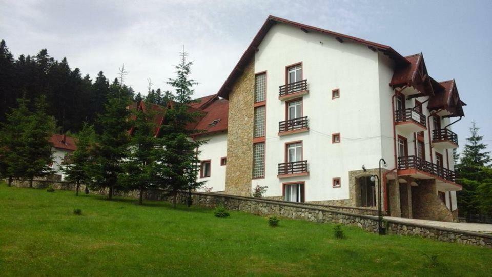 Hotel Floare De Colt Manastirea Humorului Luaran gambar