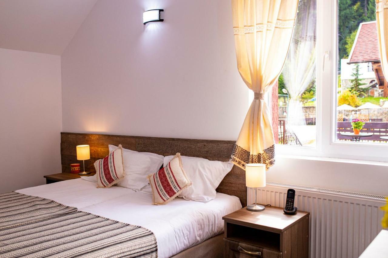 Hotel Floare De Colt Manastirea Humorului Luaran gambar