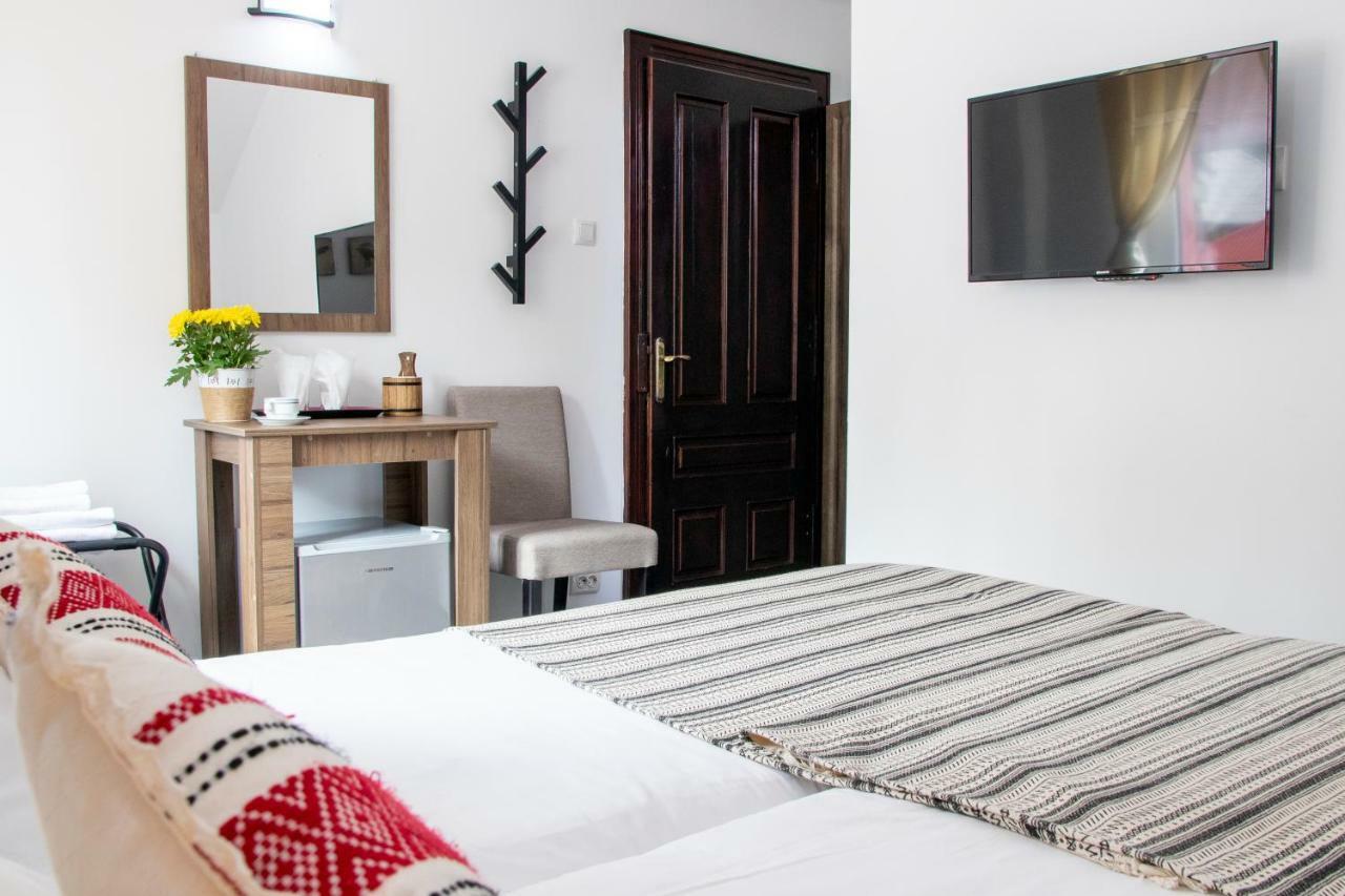 Hotel Floare De Colt Manastirea Humorului Luaran gambar