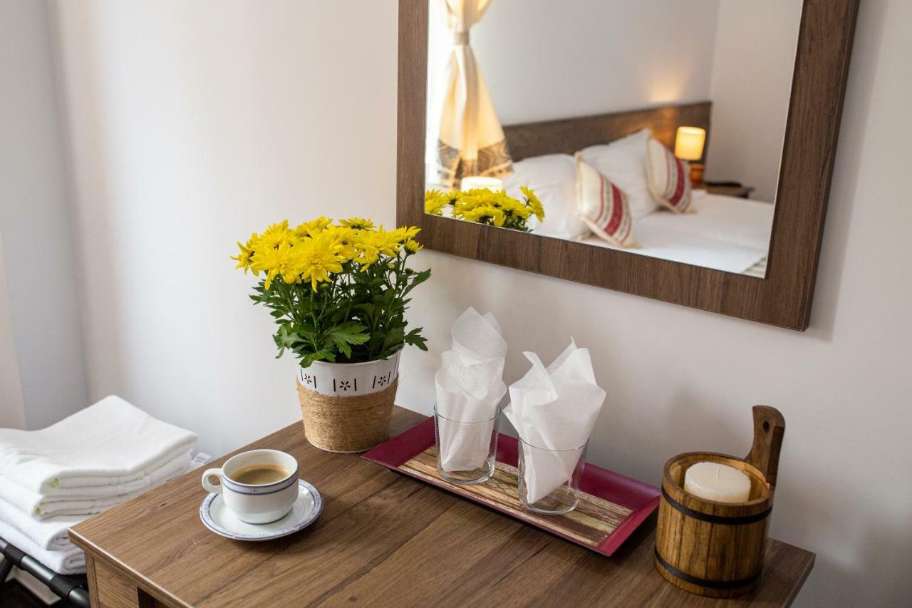 Hotel Floare De Colt Manastirea Humorului Luaran gambar