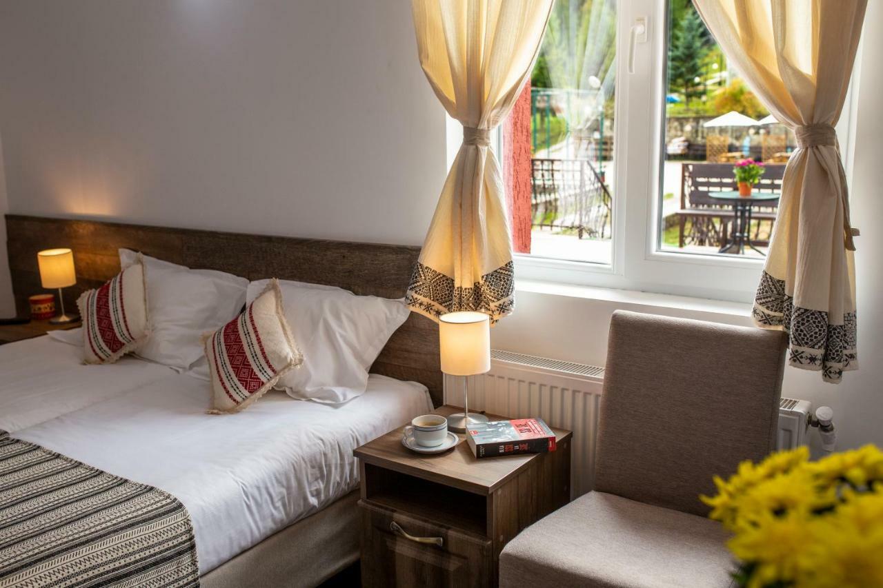 Hotel Floare De Colt Manastirea Humorului Luaran gambar