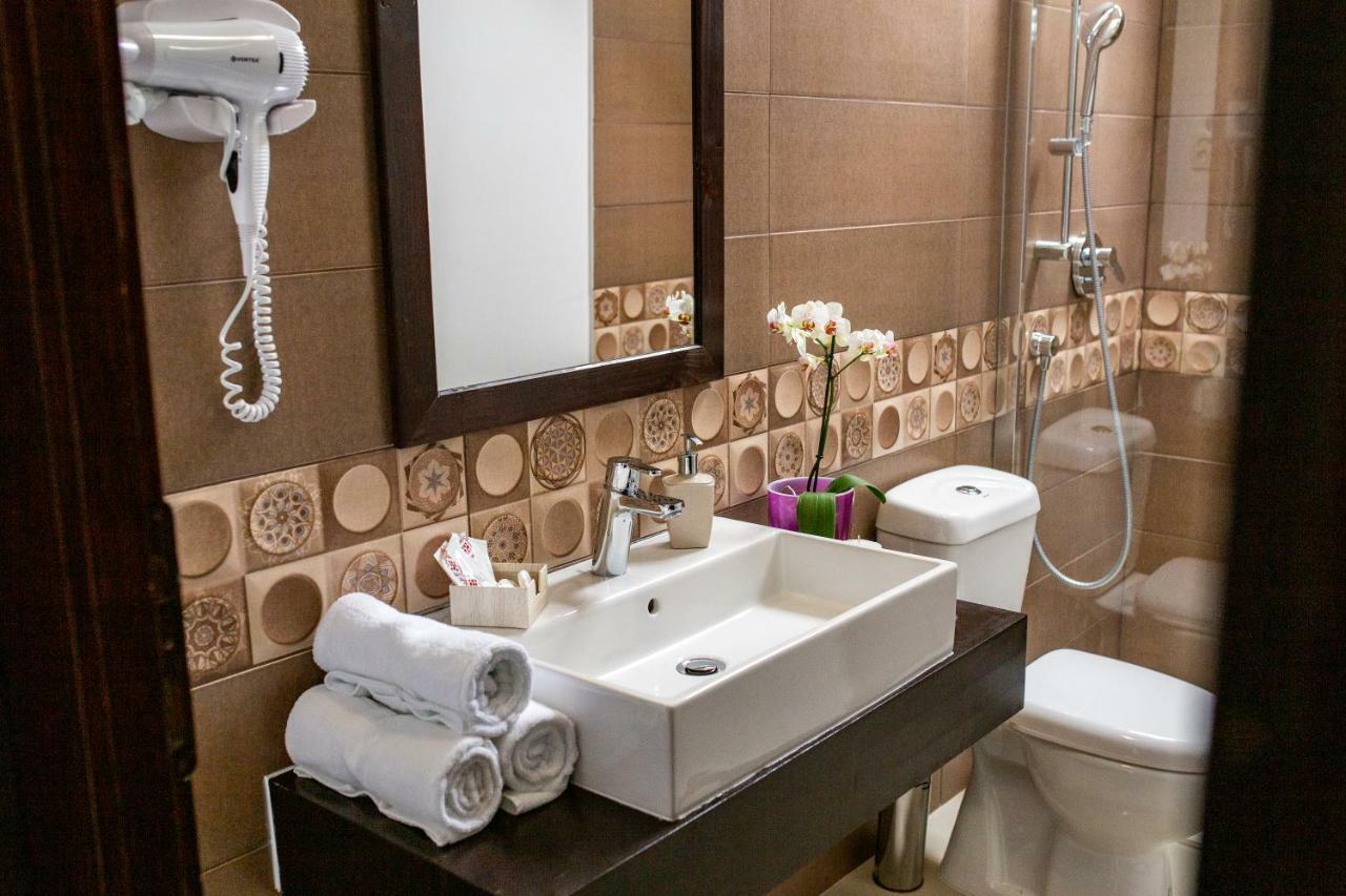 Hotel Floare De Colt Manastirea Humorului Luaran gambar